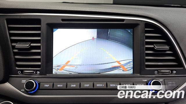 Hyundai AVANTE 2018 — photo 21