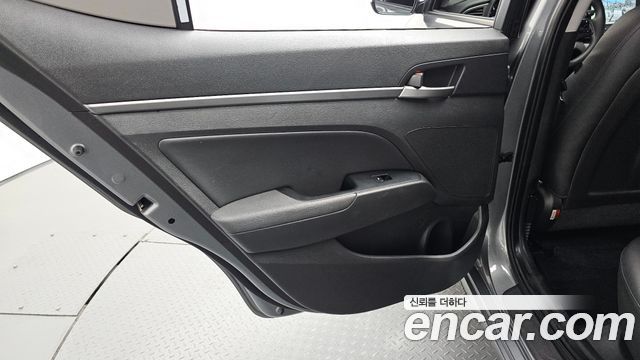 Hyundai AVANTE 2018 — photo 15