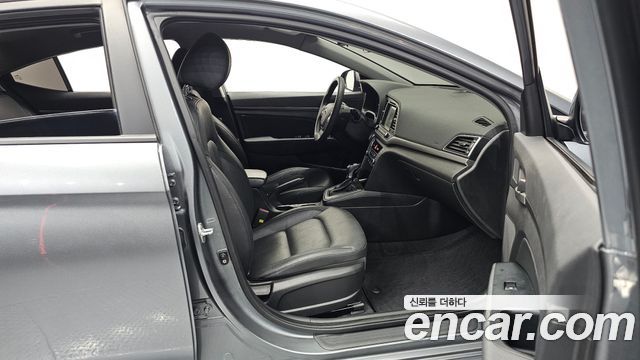 Hyundai AVANTE 2018 — photo 16
