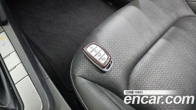 Hyundai AVANTE 2018 — photo 28