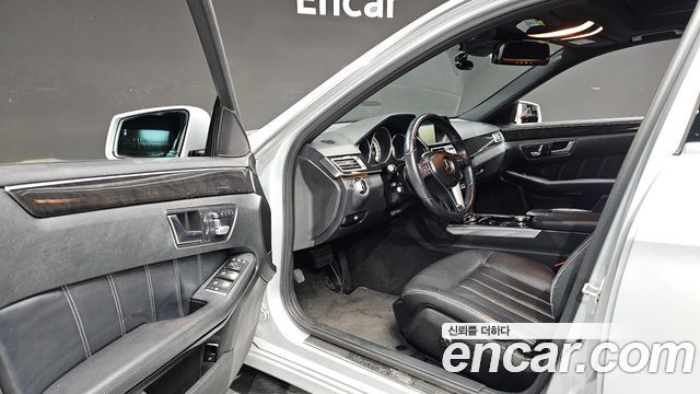 Mercedes-Benz E-Class 2014 — photo 13