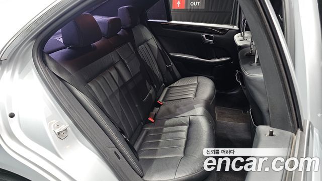 Mercedes-Benz E-Class 2014 — photo 17