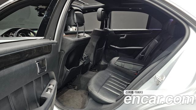 Mercedes-Benz E-Class 2014 — photo 18