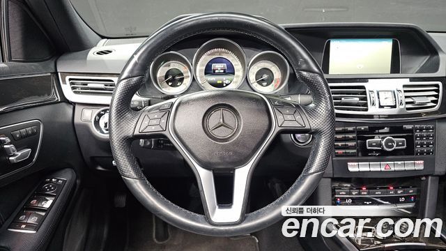 Mercedes-Benz E-Class 2014 — photo 19