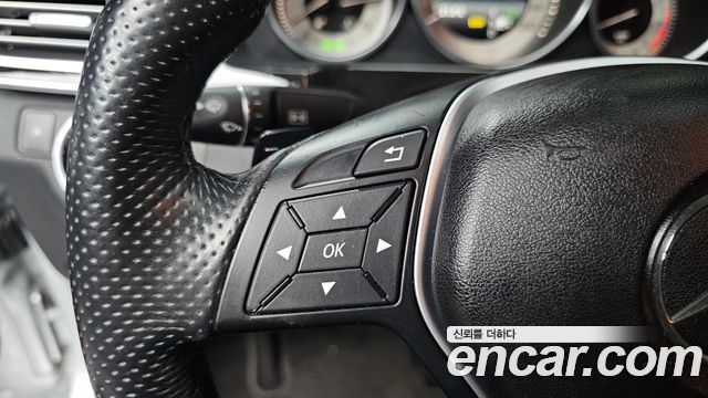 Mercedes-Benz E-Class 2014 — photo 23