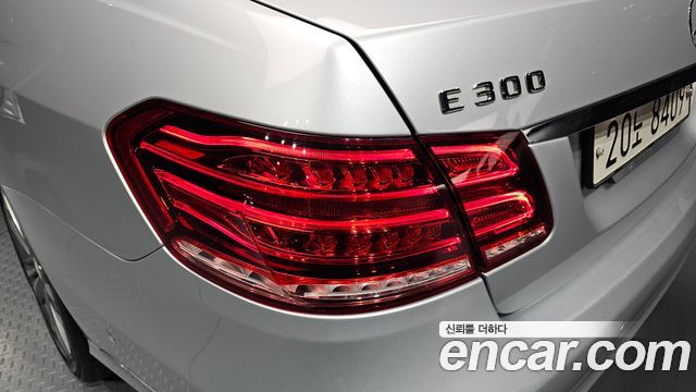 Mercedes-Benz E-Class 2014 — photo 9