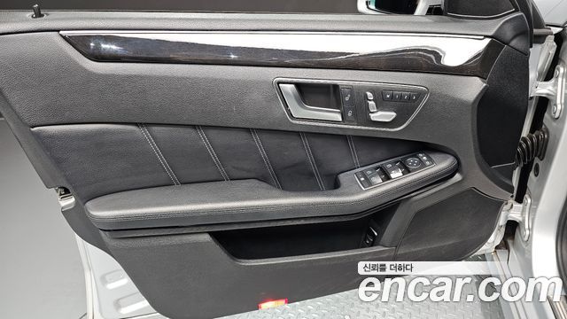 Mercedes-Benz E-Class 2014 — photo 14