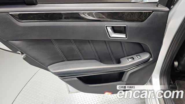 Mercedes-Benz E-Class 2014 — photo 15
