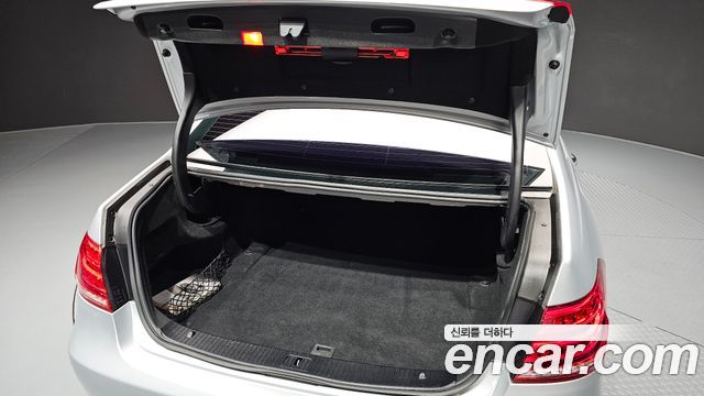 Mercedes-Benz E-Class 2014 — photo 34
