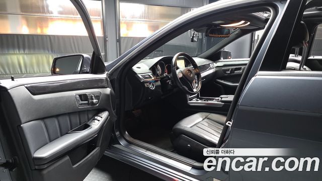 Mercedes-Benz E-Class 2014 — photo 10