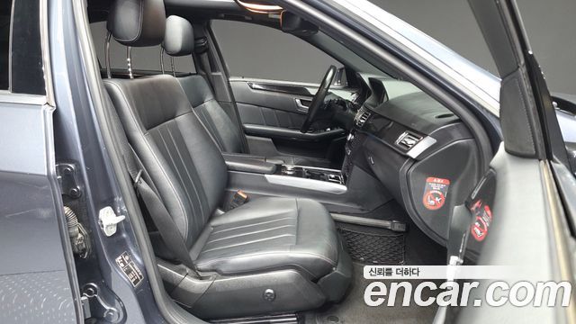 Mercedes-Benz E-Class 2014 — photo 11