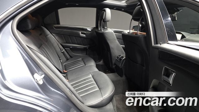 Mercedes-Benz E-Class 2014 — photo 12
