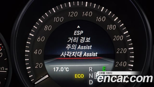 Mercedes-Benz E-Class 2014 — photo 19