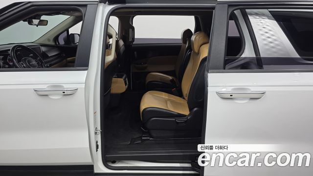 Kia Canival 2023 — photo 11