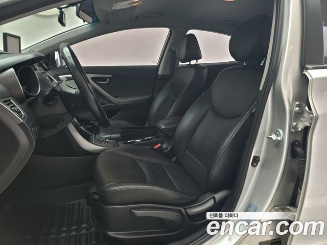 Hyundai AVANTE 2014 — photo 10