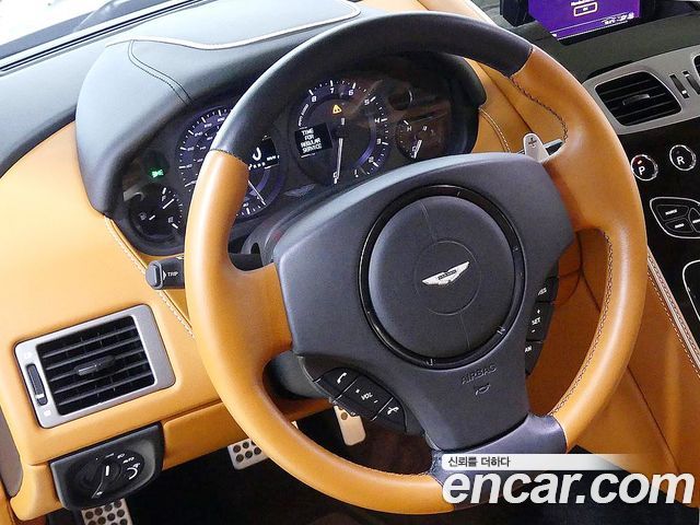 Aston Martin DB9 2016 — photo 9