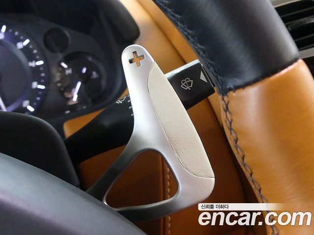 Aston Martin DB9 2016 — photo 11