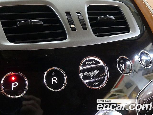 Aston Martin DB9 2016 — photo 14