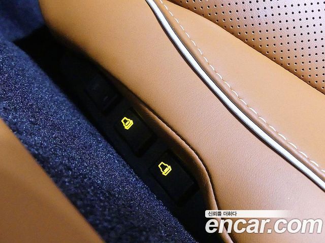 Aston Martin DB9 2016 — photo 16