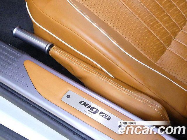 Aston Martin DB9 2016 — photo 17