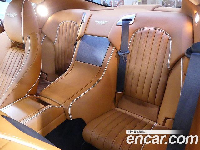 Aston Martin DB9 2016 — photo 18