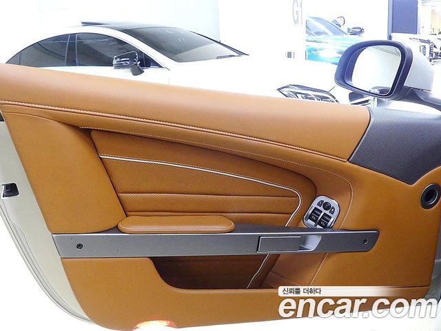 Aston Martin DB9 2016 — photo 19