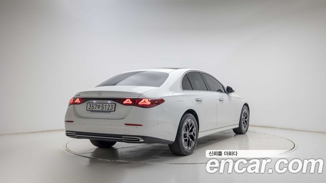 Mercedes-Benz E-Class 2026 — photo 2