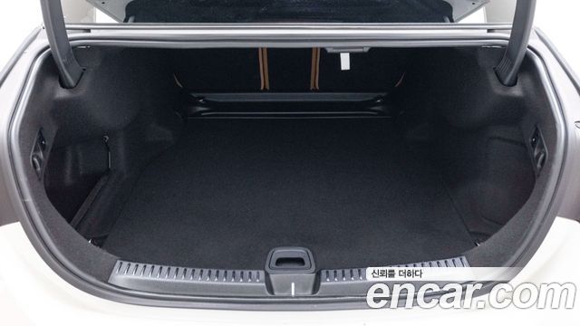Mercedes-Benz E-Class 2026 — photo 11