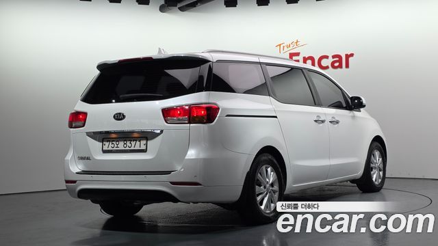 Kia Canival 2015 — photo 2