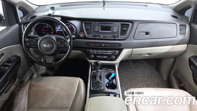 Kia Canival 2015 — photo 7