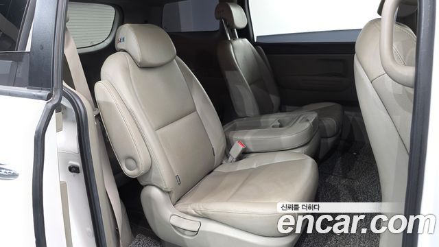 Kia Canival 2015 — photo 12