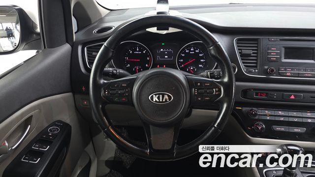 Kia Canival 2015 — photo 13