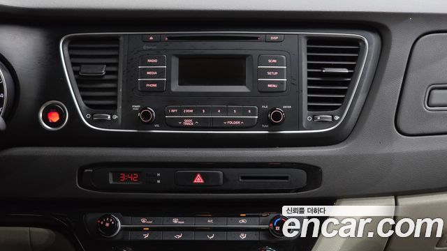 Kia Canival 2015 — photo 14