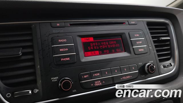 Kia Canival 2015 — photo 15