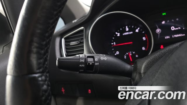 Kia Canival 2015 — photo 17