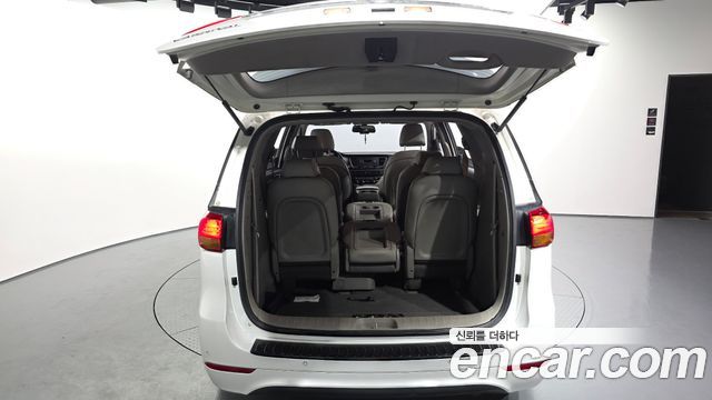 Kia Canival 2015 — photo 20