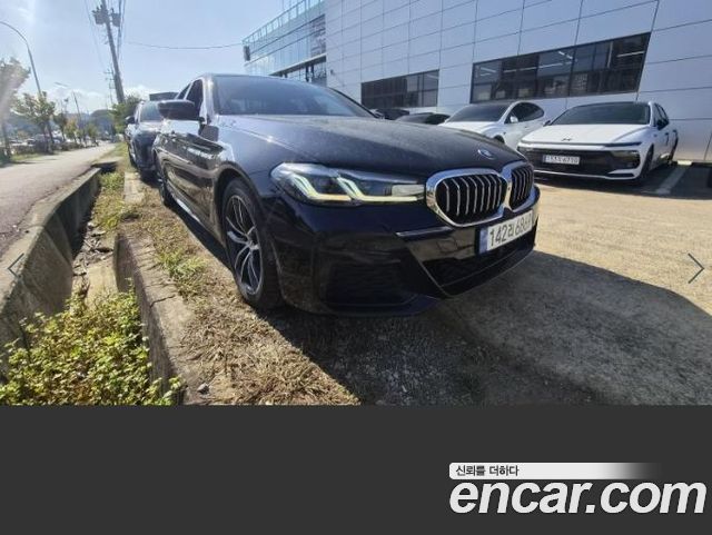 BMW 5-Series 2023 — photo 2