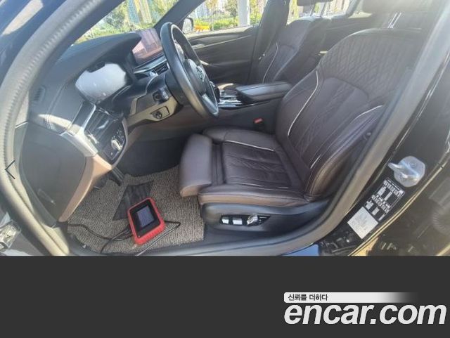 BMW 5-Series 2023 — photo 8