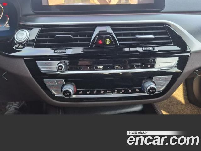 BMW 5-Series 2023 — photo 12