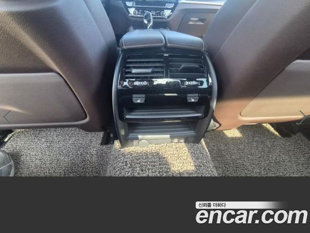 BMW 5-Series 2023 — photo 13