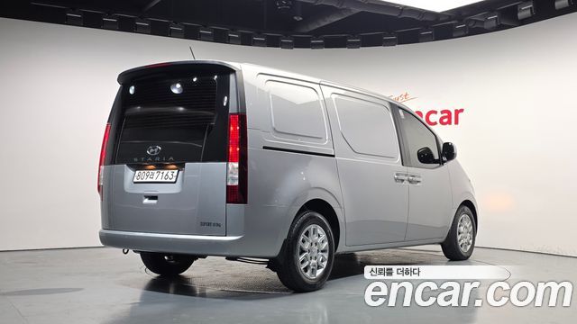 Hyundai Staria 2023 — photo 2