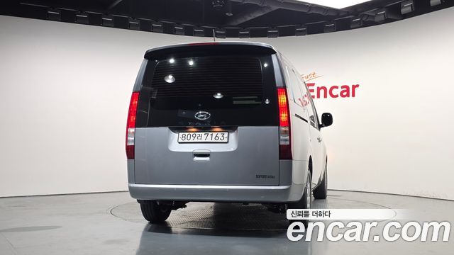 Hyundai Staria 2023 — photo 4