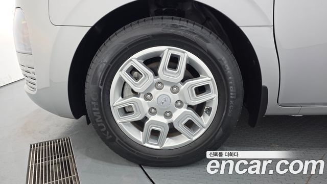 Hyundai Staria 2023 — photo 5