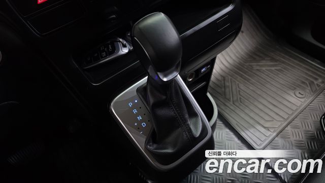 Hyundai Staria 2023 — photo 9