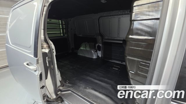 Hyundai Staria 2023 — photo 12