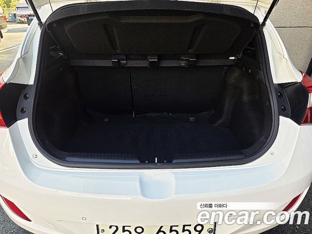 Hyundai i30 2016 — photo 16