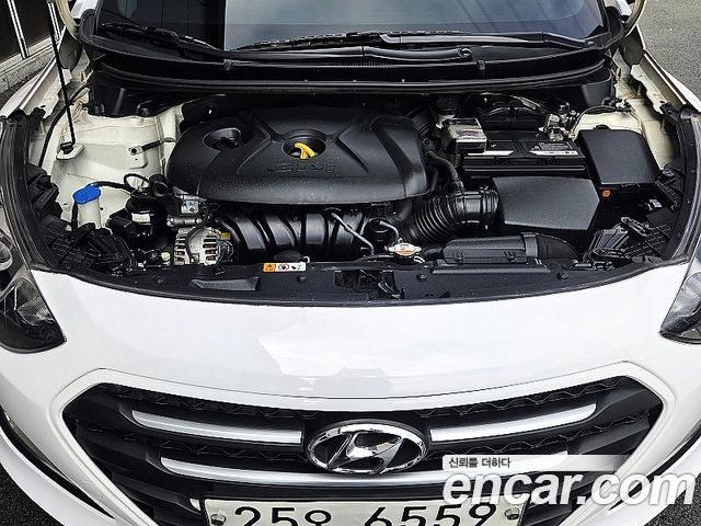 Hyundai i30 2016 — photo 17