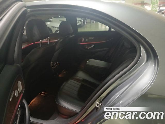 Mercedes-Benz E-Class 2018 — photo 6