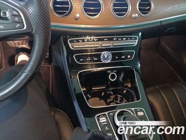 Mercedes-Benz E-Class 2018 — photo 11