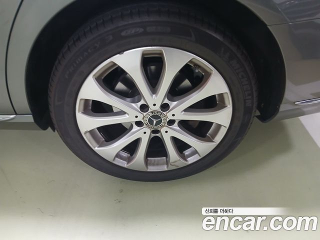 Mercedes-Benz E-Class 2018 — photo 13